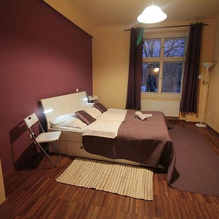 2 Bedrooms Close Vysehrad - Congress Centrum Praga Zewnętrze zdjęcie