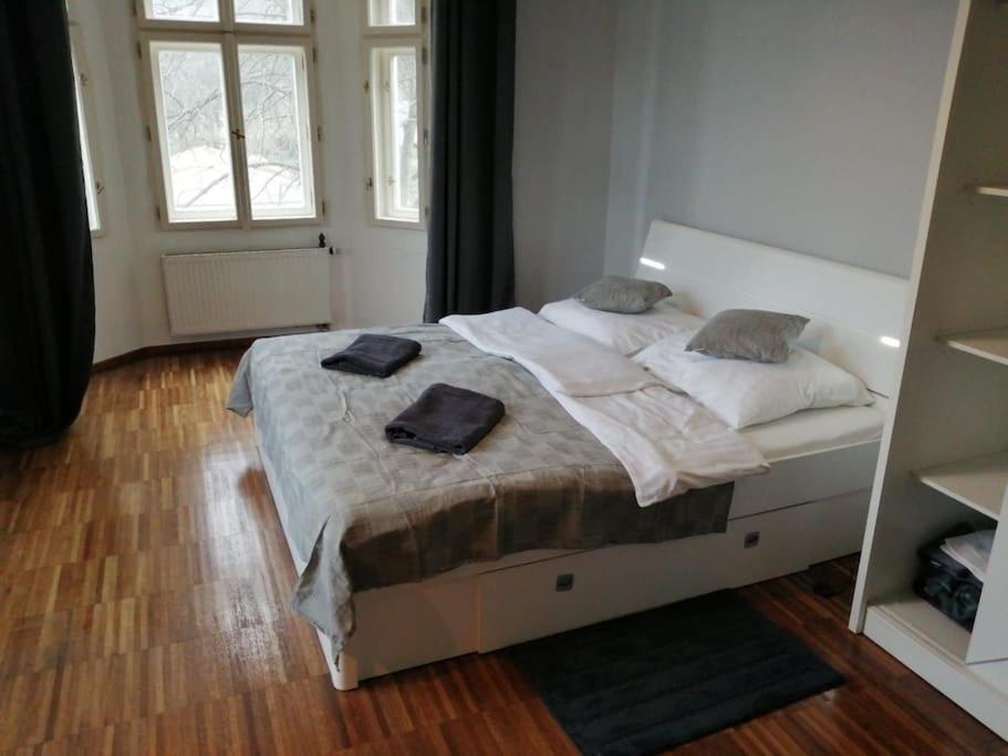 2 Bedrooms Close Vysehrad - Congress Centrum Praga Zewnętrze zdjęcie