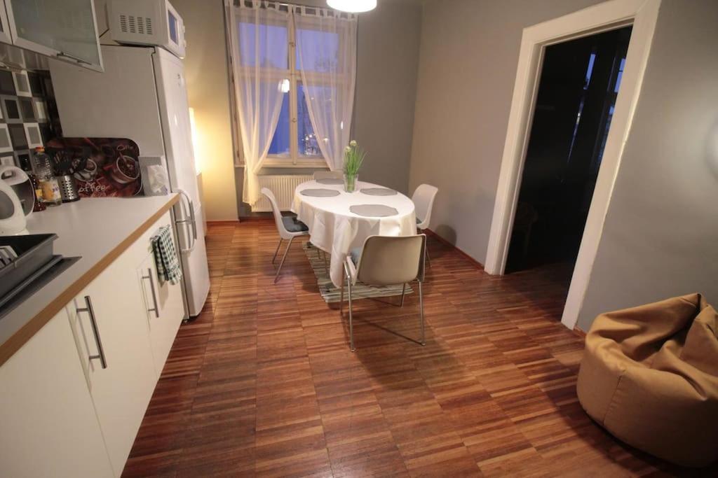 2 Bedrooms Close Vysehrad - Congress Centrum Praga Zewnętrze zdjęcie