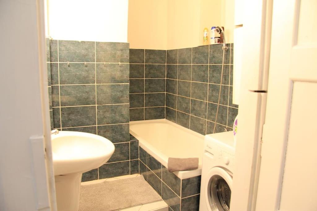 2 Bedrooms Close Vysehrad - Congress Centrum Praga Zewnętrze zdjęcie